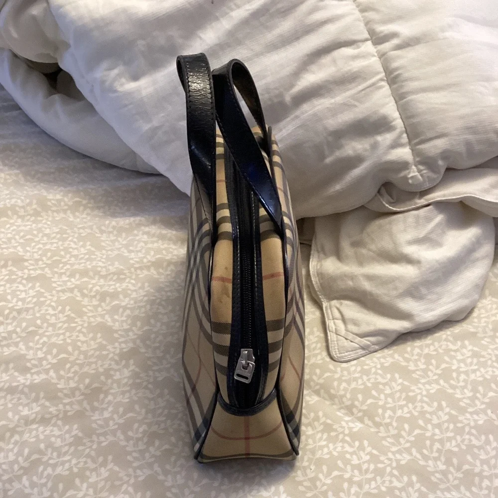 Burberry hand bag - Picture 2 of 2